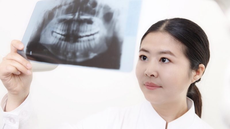 正畸保持器定制：价格背后的考量因素**