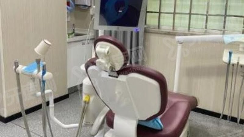 牙齿美白主要基于以下原理：